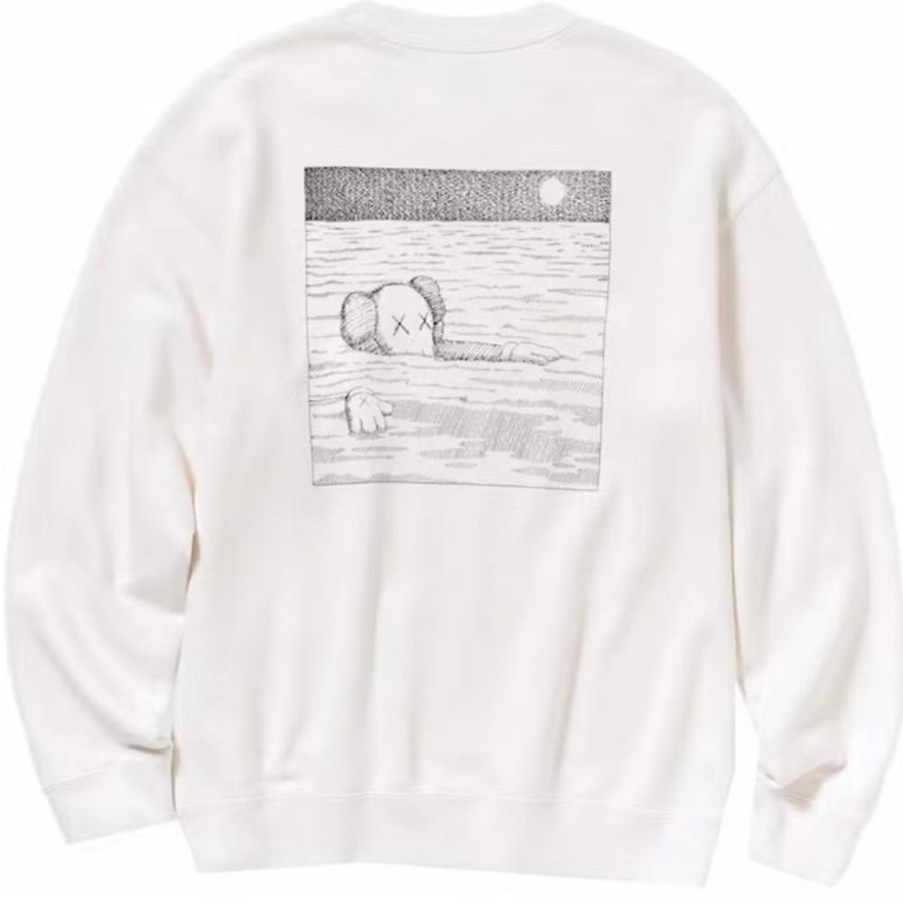 Kaws Uniqlo Long-sleeve sweatshirt XL

White Graphic Men’s Sweater